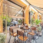 Lägenhet Cosy At Super Location With Ac Budapest