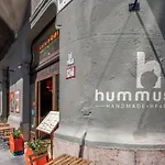 Lägenhet Cosy At Super Location With Ac Budapest