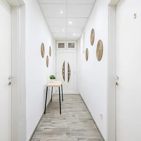 Cosy At Super Location With Ac * Budapest