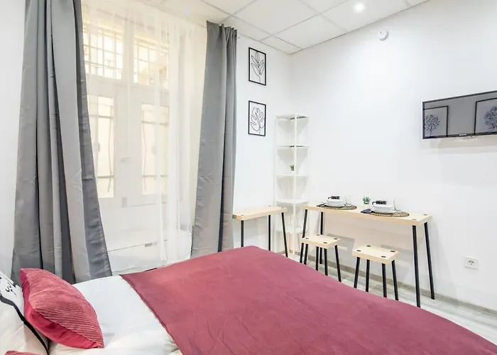Cosy At Super Location With Ac דירה